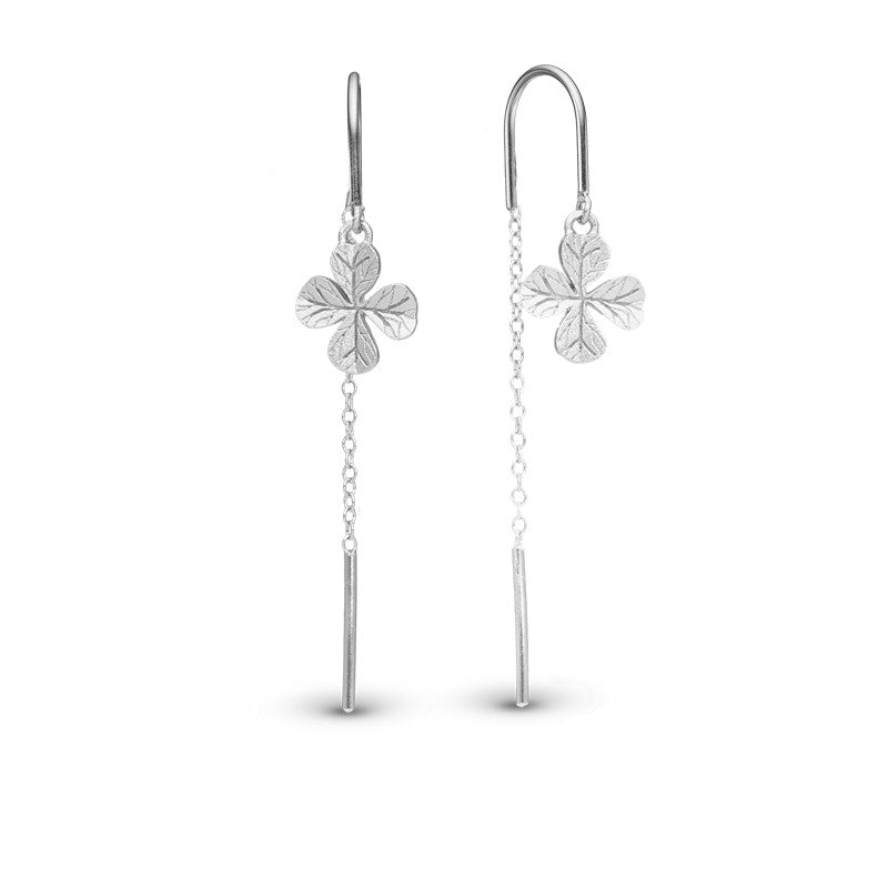 Long Four øreringe i sølv fra Christina Jewelry & Watches med kløver vedhæng